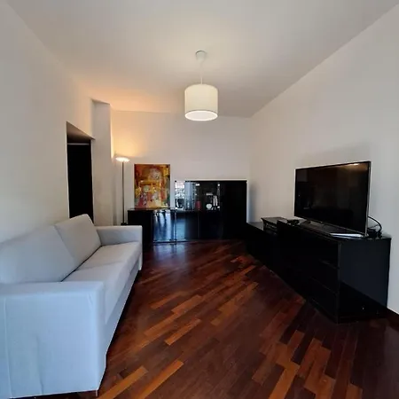Fancy Monique Apartment Milan