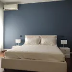 Fancy Monique Milão